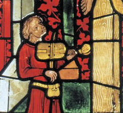 Spielmann mit Geige, Fensterdarstellung aus der gotischen Pfarkirche Weiten bei Melk, um 1420