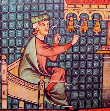 Glockenspieler spielt drei Glocken mit Hämmern, Abbildung aus den 'Cantigas de Santa Maria' Alfons X., 13 Jahrhundert