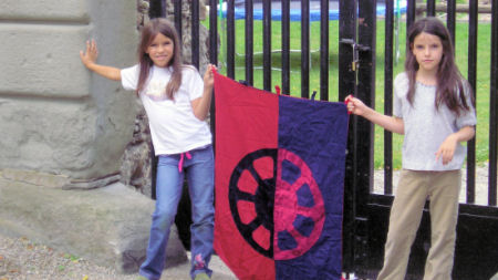 ... ist also das Banner schlielich doch vollendet. Jetzt brauchen wir nur noch die dazu passende Burg - am besten, wir sehen uns gleich mal die an!