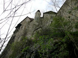 ... um schließlich doch noch mit einerspektakulären Ansicht der hoch aufragenden Ostseite der Burg belohnt zu werden.