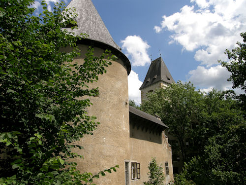 Burg Ottenstein: Blick über die Vorwerke zum ehemaligen Bergfried.