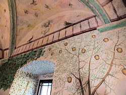 Und die passenden Ziele zum ben gibt es auch gleich daneben, in mehreren freskenbemalten Zimmern.