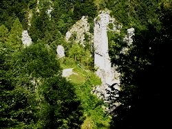 ... um zuerst mit diesem Ausblick auf die Hauptburg ... 