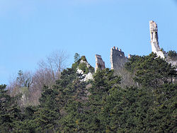 Ein Besichtigungsobjekt vielleicht? Nun, da ist sie - die geschichtsträchtige Burg Starhenberg ... 