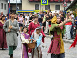 Das Volk bejubelt uns und unsere Nrrin ... und ein wenig - hem - auch die anderen mitwirkenden Gruppen...