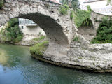 Viele Bauwerke erinnern noch an die einstige wirtschaftliche Blüte, wie etwa die sogenannte Römerbrücke, die im 16 Jahrhundert einen vormaligen Holzsteg ersetzte ... 