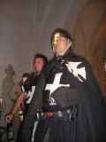 ... und während in der Martinskapelle die Schwertleite der Hospitaliter vollzogen wird ...