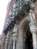 ... oder anderen architektonischen Details des im sogenannten romatischen Historismus erbauten Gebudekomplexes ...
