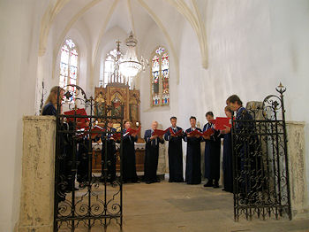 ... wie etwa hier bei den großartigen Chorälen, vorgetragen vom Albert Schweizer Chor in der Martinskapelle ...