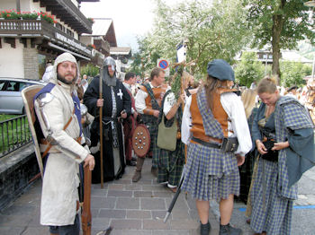 ... wie die wohlttigen Recken und Maiden von Ausfall, der Glcklein allzeit gerne vernommen wurde.