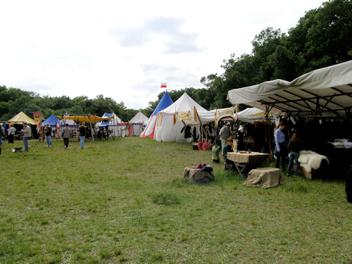 Die Festwiese beim Bhmischen Prater ist fest in mittelalterlicher Hand und hier geht es auch ruhiger zu ...