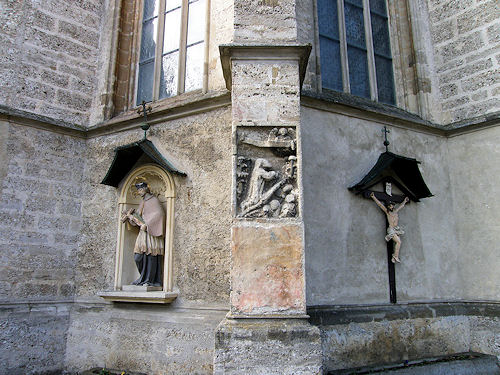 Die Kirche St. Michael bietet dem aufmerksamen Besucher manch interssantes Detail - etwa ein sptgotisches lberg-Relief aus dem 15. Jahrhundert.