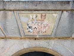 Mehr als einen Blick auf dieses Wappen (der Grafen von Thürheim?) gab uns das Portal nicht preis - Privatvbesitz!