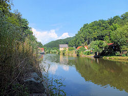 ... den Ausblick auf das vertrumte Oberwasser der Aist voraus ...