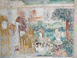 ... und den Überresten von Fresken des 16. Jhdts., ...