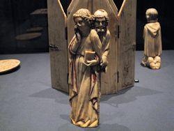 Paar; ursprnglich Teil einer Kreuzigungsgruppe; Elfenbein, franzsisch, um 1300
