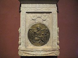 Maria mit Kind; Donatello, Bronze mit Marmorrahmen, um 1445