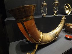 Trinkhorn ('Greifenklaue'), Horn, Silber, vergoldet; Norddeutsch, 2. Hälfte 14. Jhdt.