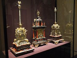 Drei prunkvolle Tischuhren aus Augsburg, dem führenden Produktionszentrum der seinerzeitigen Uhraustomatenproduktion, um 1660
