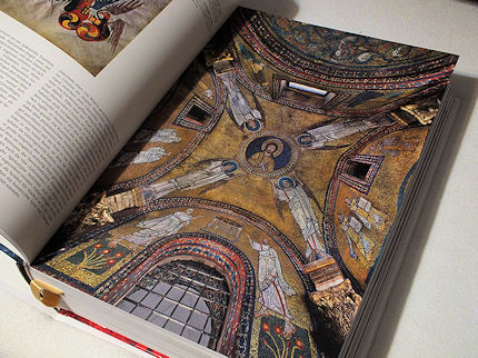 Angelus & Diabolus: Blick ins mit prächtigen Abbildungen ausgestattete Buchinnere