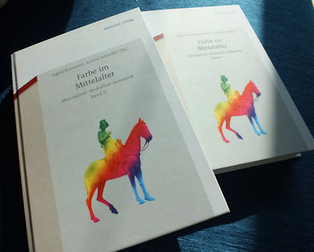 Farbe im Mittelalter: Die beiden Tagungsbände mit einem Bamberger Reiter, der das Motto des Symbosiums - 'Farbiges Mittelalter' - sehr nachdrücklich verdeutlicht ...