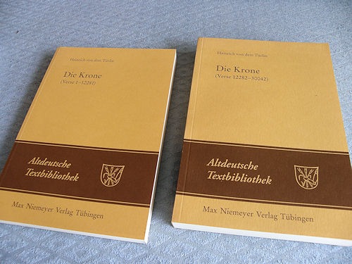 So hat man das bisher erlebt: Zwei Bände, aber keine neuhochdeutsche Übersetzung ...