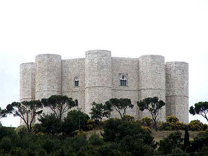 Castel del Monte - das berühmte apulische Jagdschloss Friedrichs II.