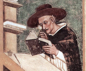 Kardinal Nicholas von Rouen beim Lesen mit einer Lupe; Ausschnitt eines Freskos des Tommaso da Modena, 1352, Kirche San Nicolò, Treviso, Italien