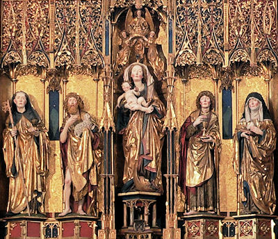 Rechts im Schrein die Heilige Scholastika mit der Taube als Symbol; ganz links der Heilige Benedikt; Hochaltar des Klosters Blaubeuren, Michel Erhart, 1493