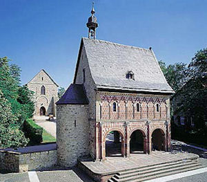 Die sogenannte Königshalle im Kloster Lorsch, Überbleibsel aus karolingischer Zeit ...