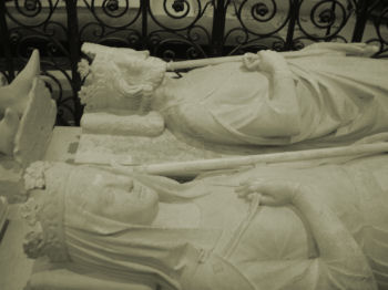 Grabmal Pippins und seiner Gattin Bertrada in der Basilika von St.Denis