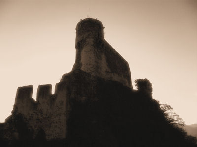 Hinein oder hinaus? - Burgruine Senftenberg, 2008, Niedersterreich