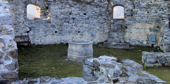 Schpfeinfassung der Filterzisterne von Burg Senftenberg